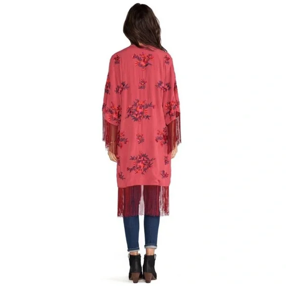 Free People Keepsakes Boho Red Floral Embroidered Fringe Kimono Size XS/S - Picture 11 of 15
